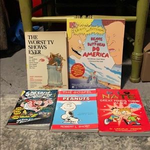 Mix Lot of 5 gently used soft back comic books